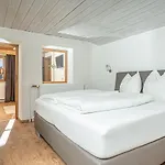Berggeist Ζόλντεν